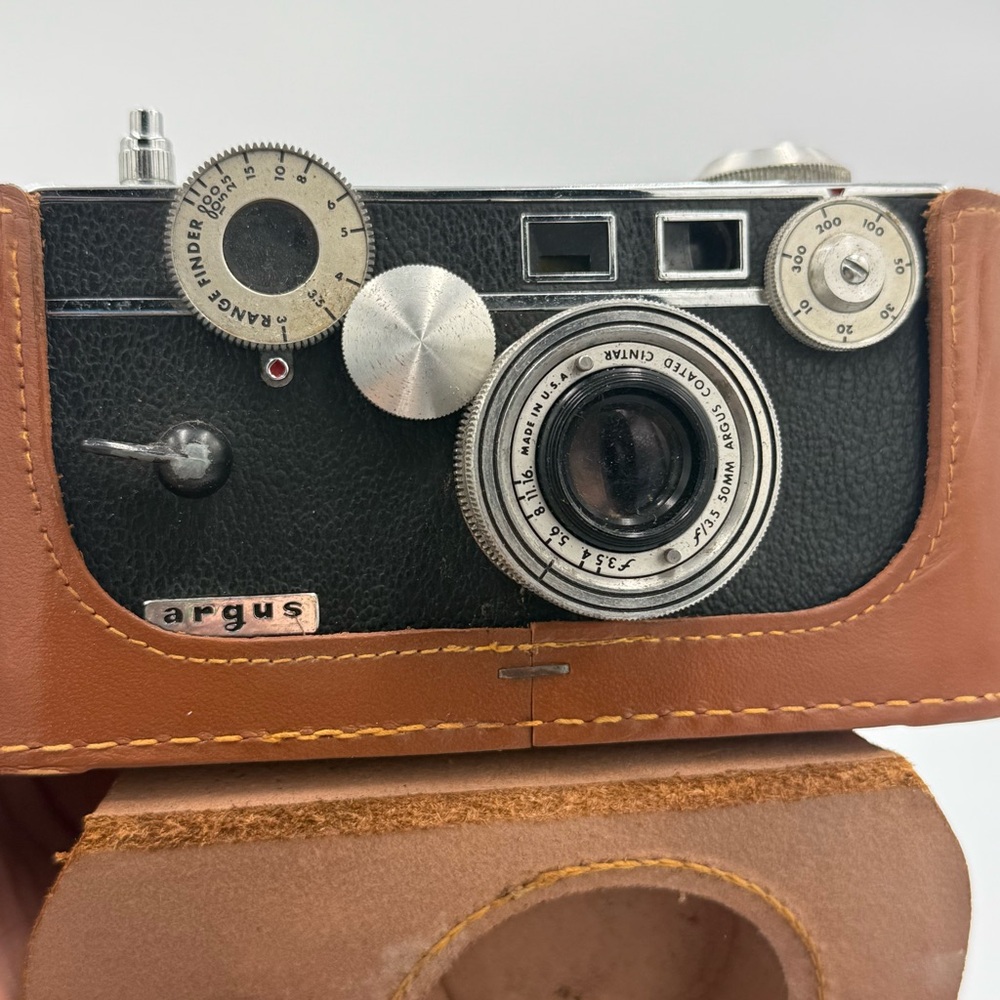 Vintage 1950's Argus 50MM Rangefinder C3 Camera w/Film/Leather‎ Case "The Brick"